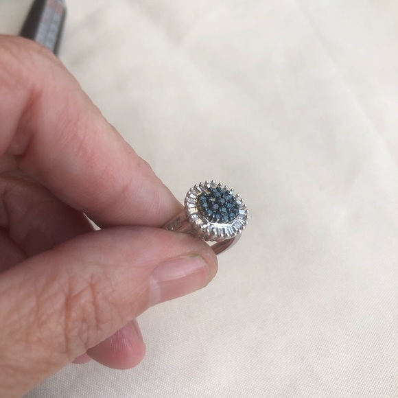Gorgeous Blue and White Diamond 925 Ring - Picture 4 of 10